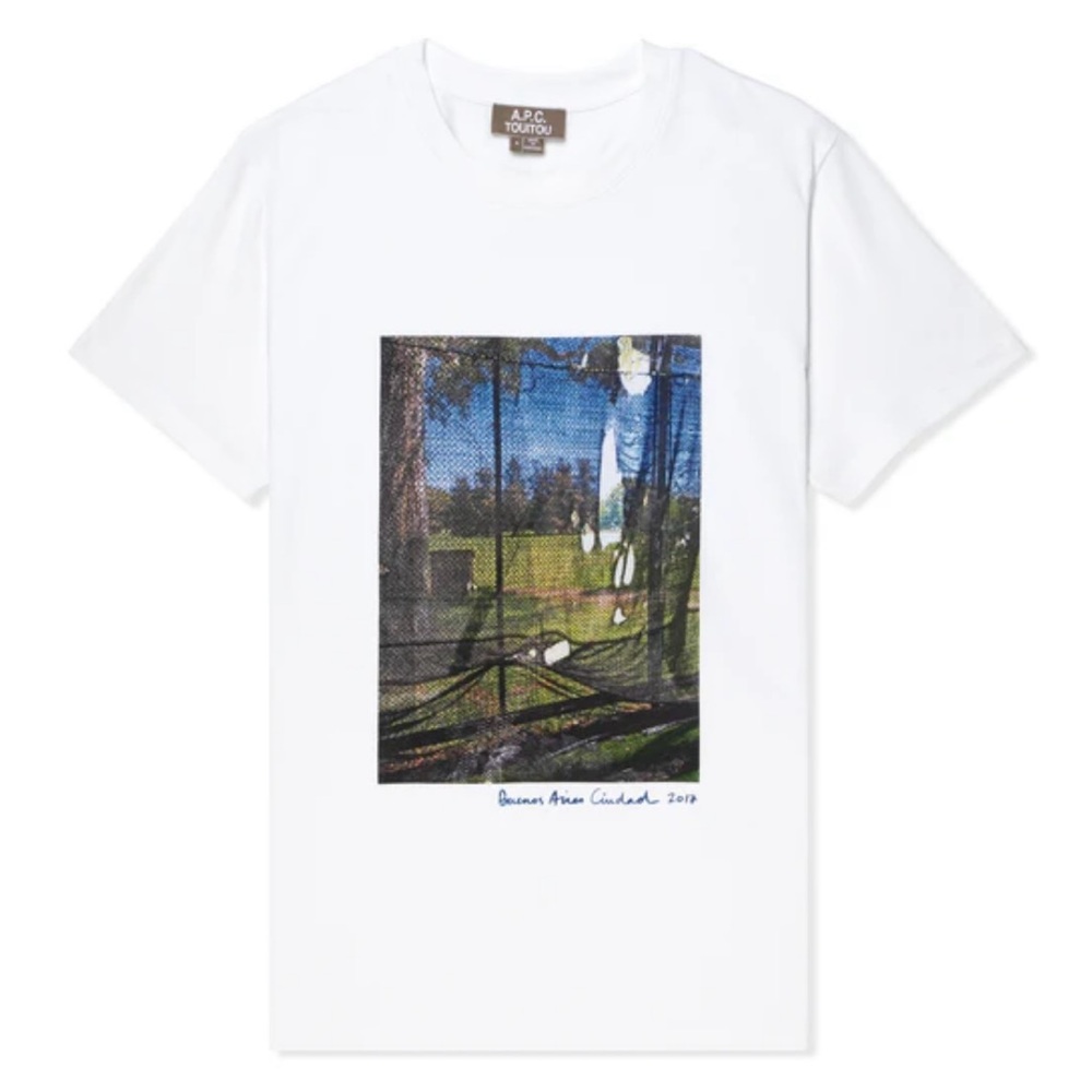 NWT A.P.C. Touitou t-shirt made of 100% natural cotton fibers.